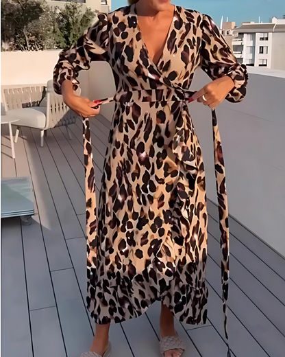 Alessandra Jurk | Elegante Luipaardprint Bodycon Jurk met V-Hals en Kant-up Detail