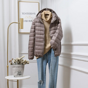 Bella Lichte dames puffer jas met capuchon – warme gewatteerde jas voor de winter