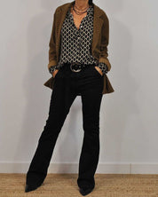 Elena dames blouse – geometrisch patroon met V-hals & lange mouwen