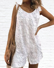 Dana - Ontspannen jumpsuit met kanten bloemmotief