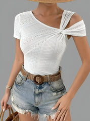 Bixie Top | Asymmetrische Top met Cut-Out Details en Moderne Pasvorm