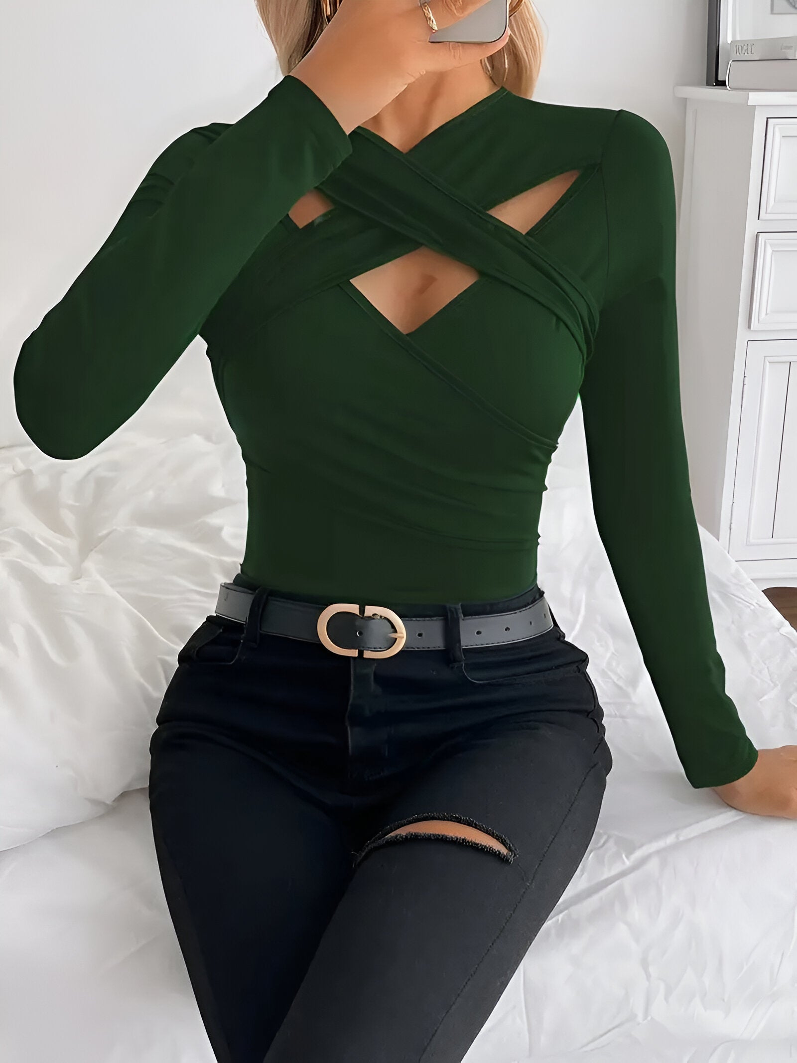 Binta Top | Gebreide Top met Diepe V-Hals en Gekruiste Bandjes