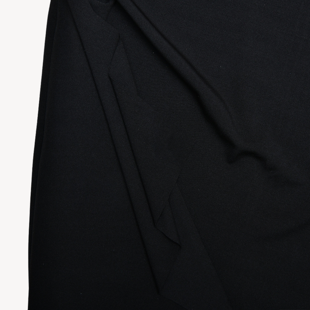 Siena zwarte satijnen maxi-jurk – elegante avondjurk met hoge split