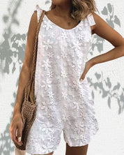 Dana - Ontspannen jumpsuit met kanten bloemmotief