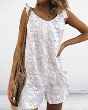 Dana - Ontspannen jumpsuit met kanten bloemmotief