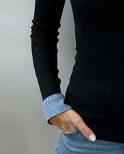 Slim Fit Top Dames met V-hals, Lange Mouw en Colour Block Detail - Alessia Vento