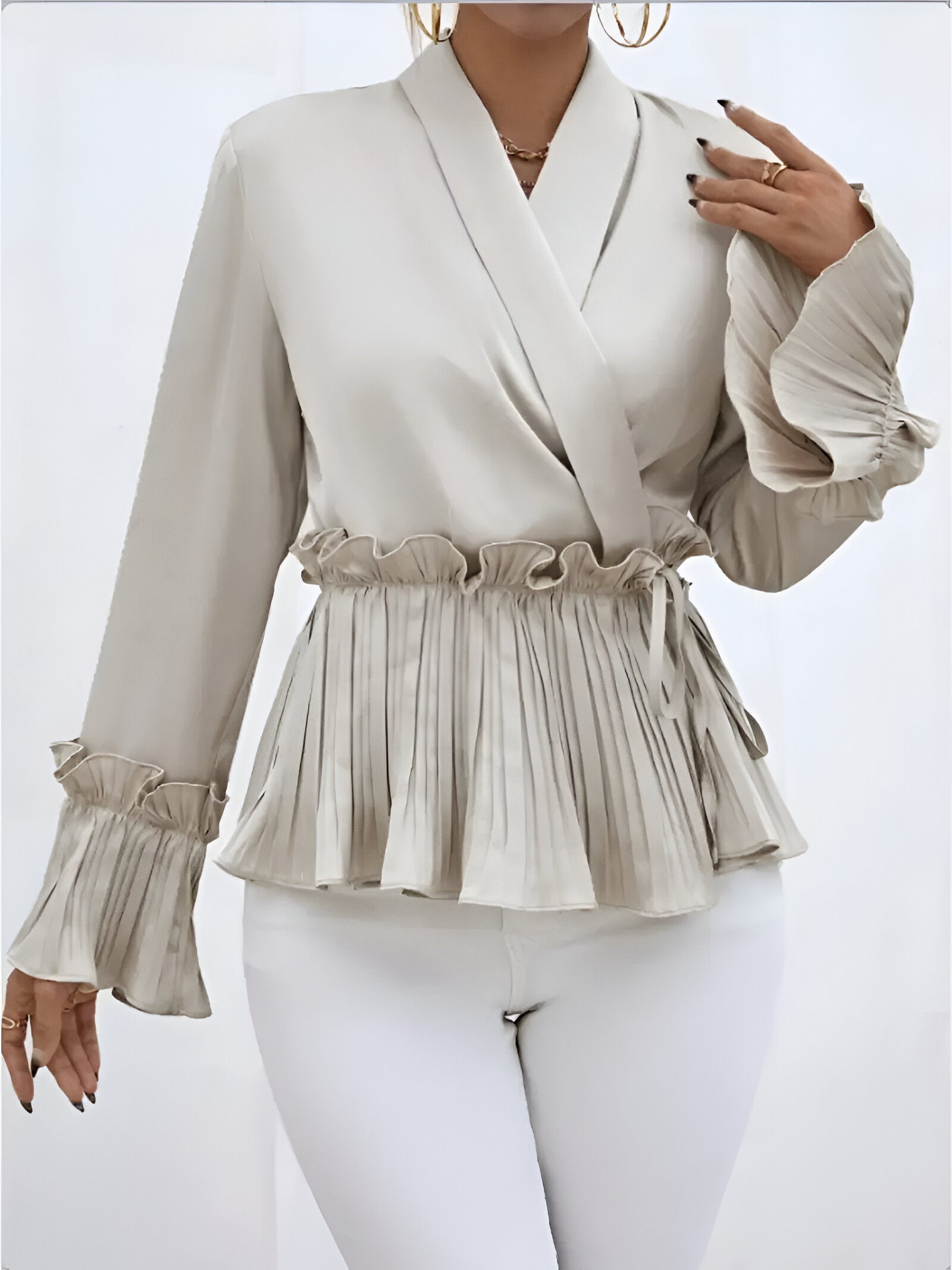 Boé Blouse | Elegante Blouse met V-Hals, Plooidetails en Strikceintuur