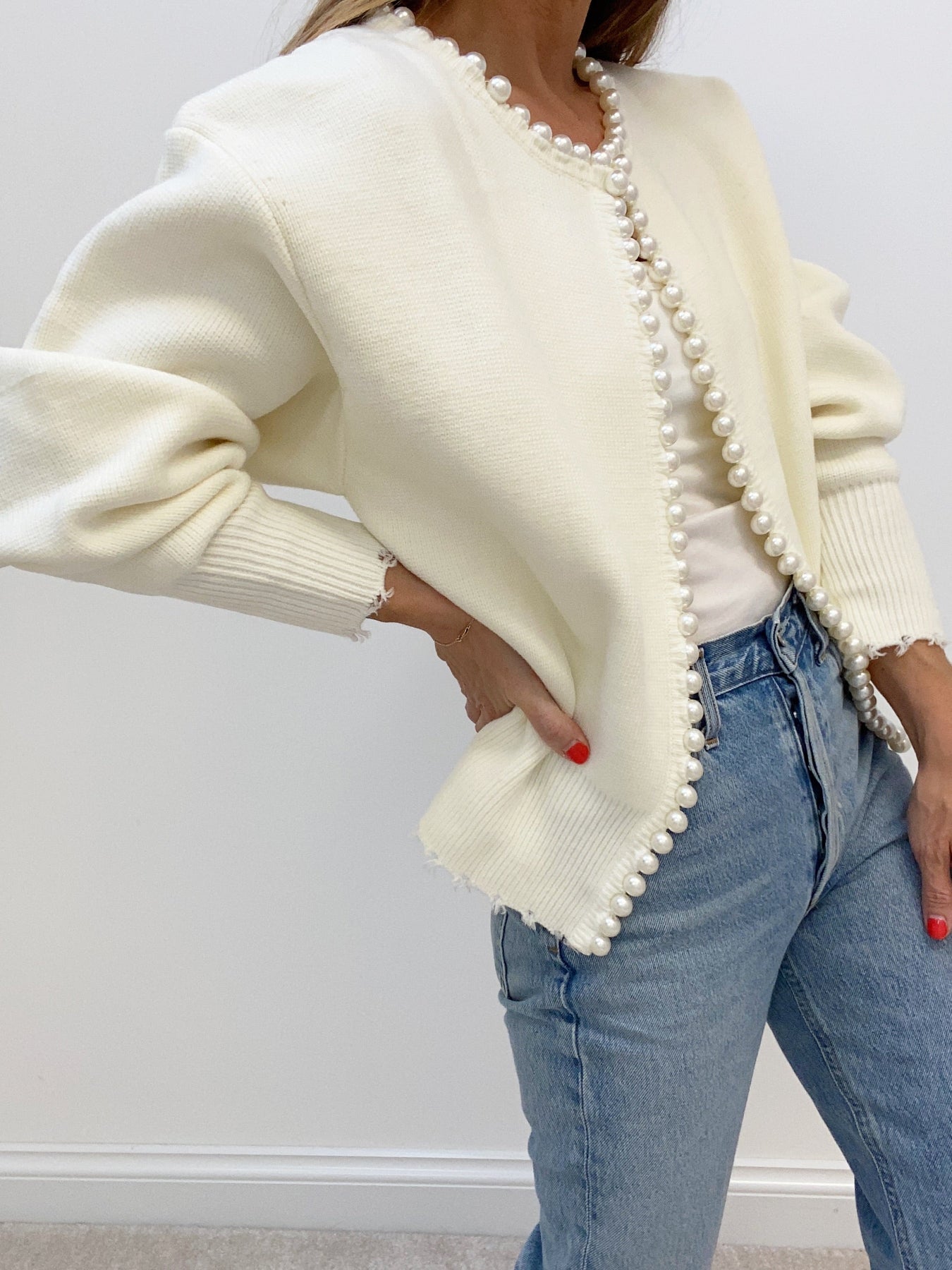 Parel Detail Vest Dames met Gerafelde Zoom | Gebreid Openvallend Vest – Giulia Bellamore