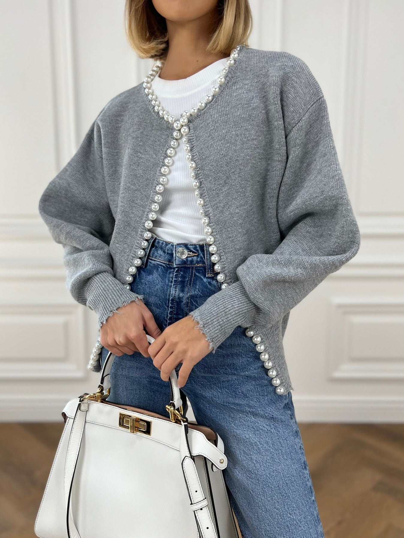 Parel Detail Vest Dames met Gerafelde Zoom | Gebreid Openvallend Vest – Giulia Bellamore