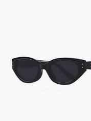 Kleine Cat Eye Zonnebril Dames met Smal Zwart Montuur en UV400 - Zwart - Maelen