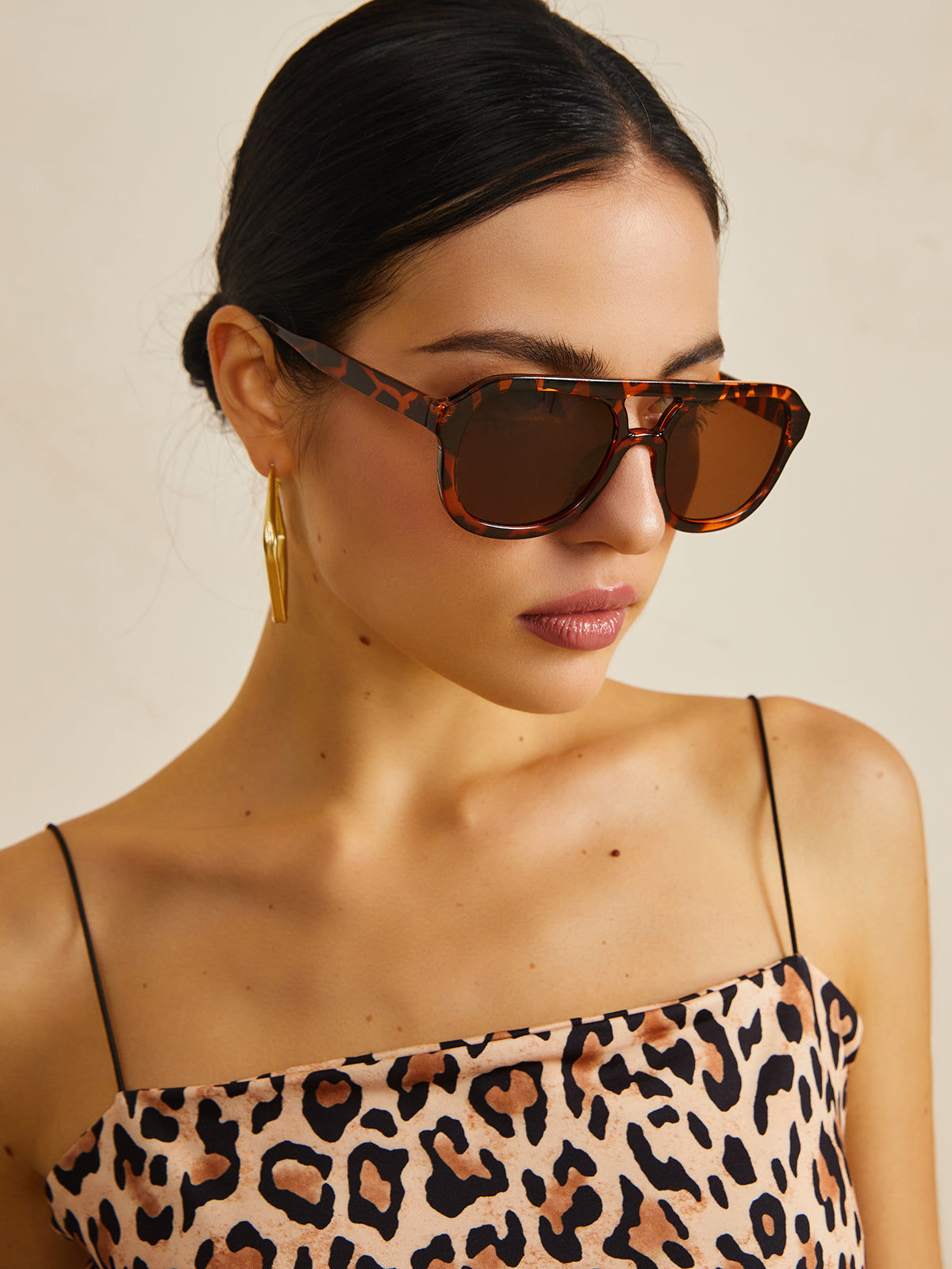 Rechthoekige Zonnebril Dames met Tortoise Montuur en UV400 - Bruin - Maelen