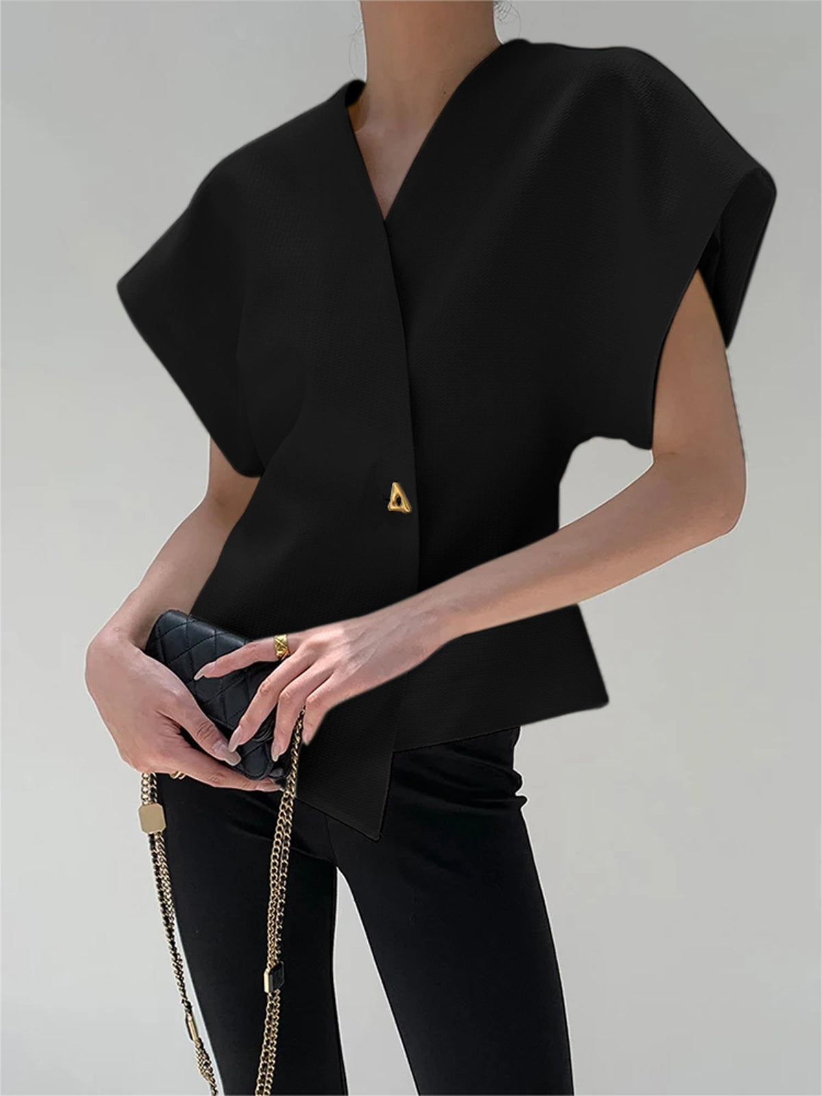 Blouse Dames | Trendy V-Hals Blouse met Knopen en Korte Mouwen - Giulia Bellamore