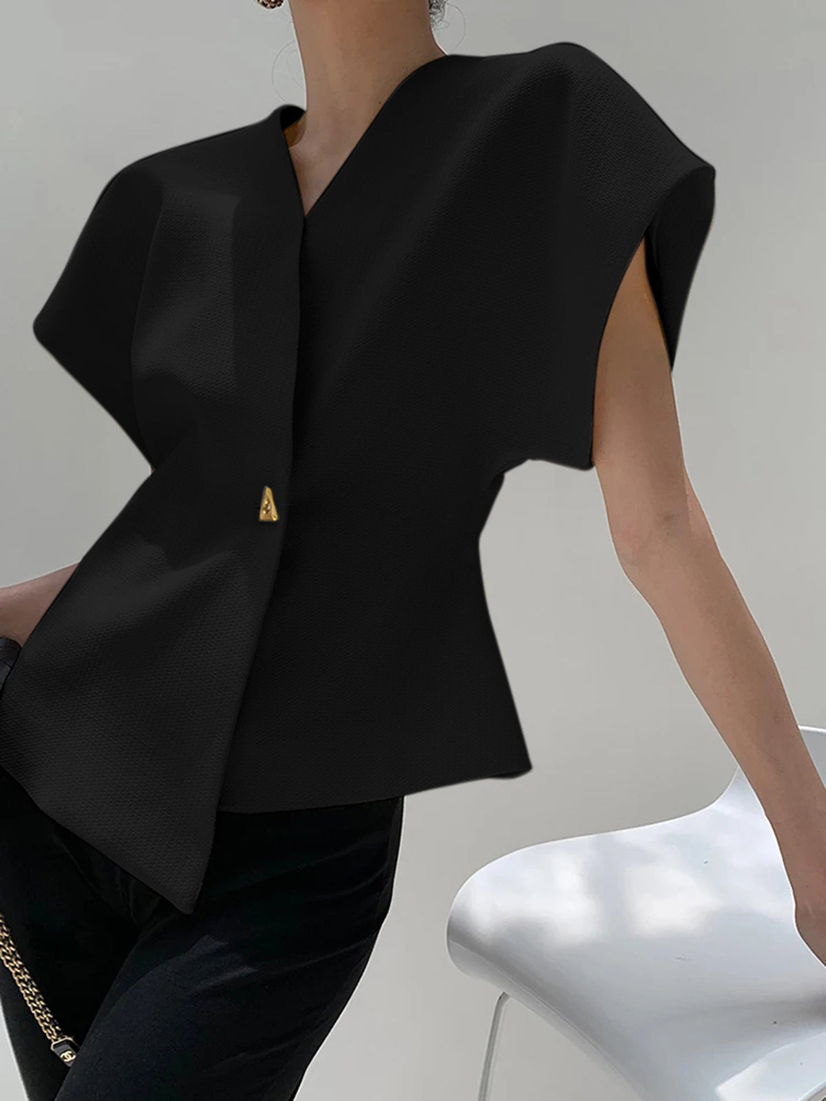Blouse Dames | Trendy V-Hals Blouse met Knopen en Korte Mouwen - Giulia Bellamore