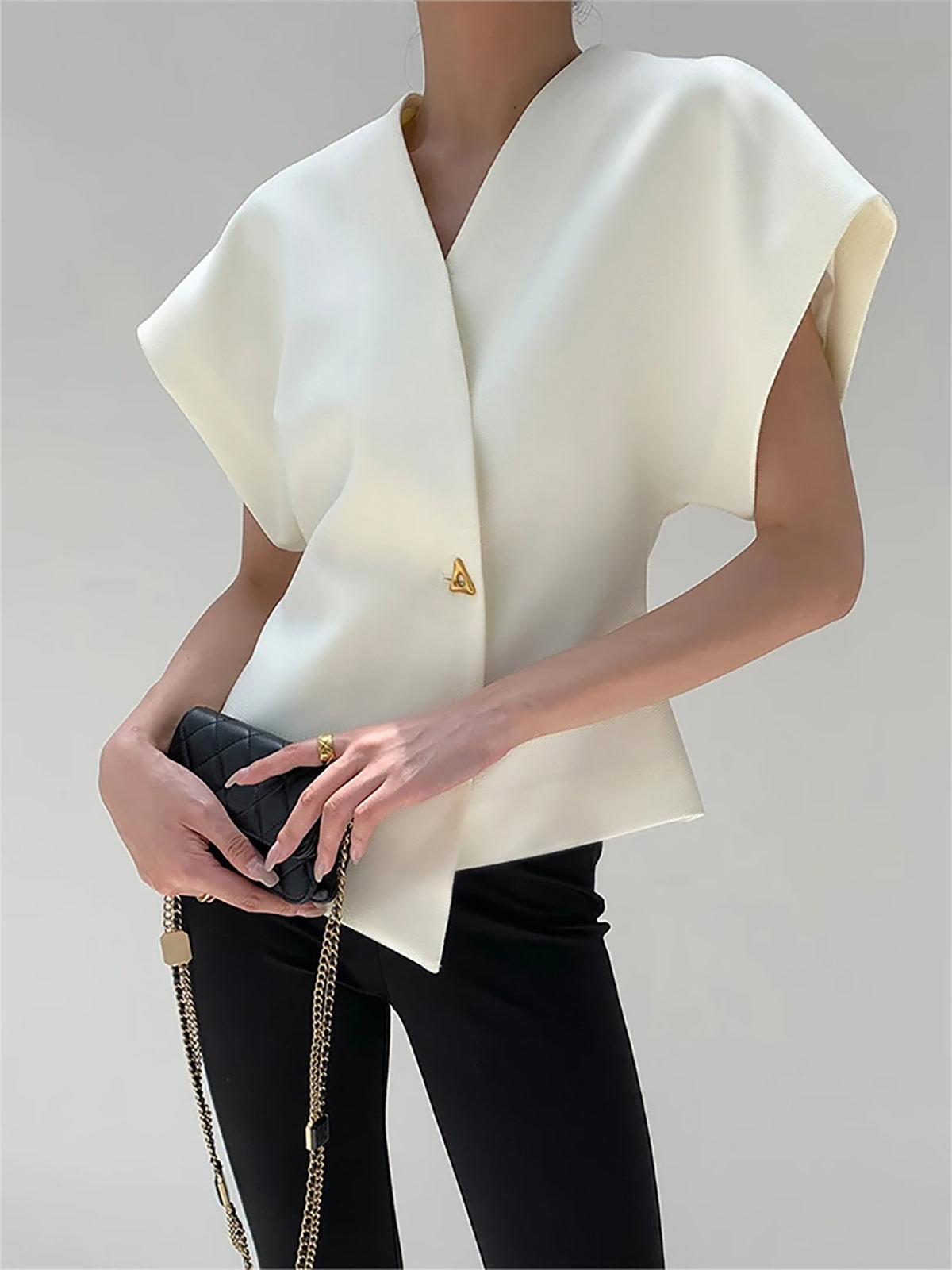 Blouse Dames | Trendy V-Hals Blouse met Knopen en Korte Mouwen - Giulia Bellamore
