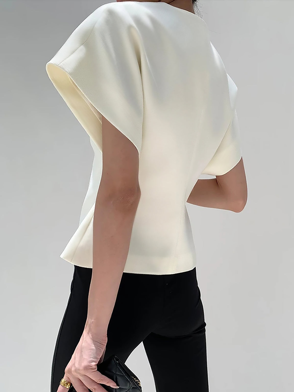 Blouse Dames | Trendy V-Hals Blouse met Knopen en Korte Mouwen - Giulia Bellamore