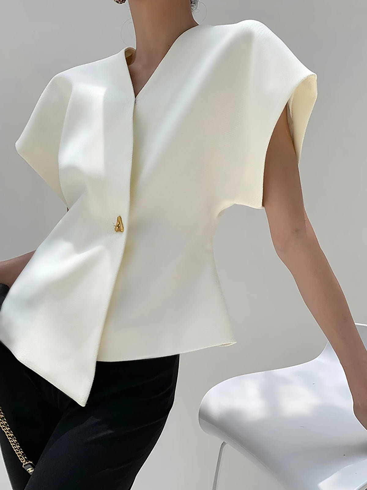 Blouse Dames | Trendy V-Hals Blouse met Knopen en Korte Mouwen - Giulia Bellamore