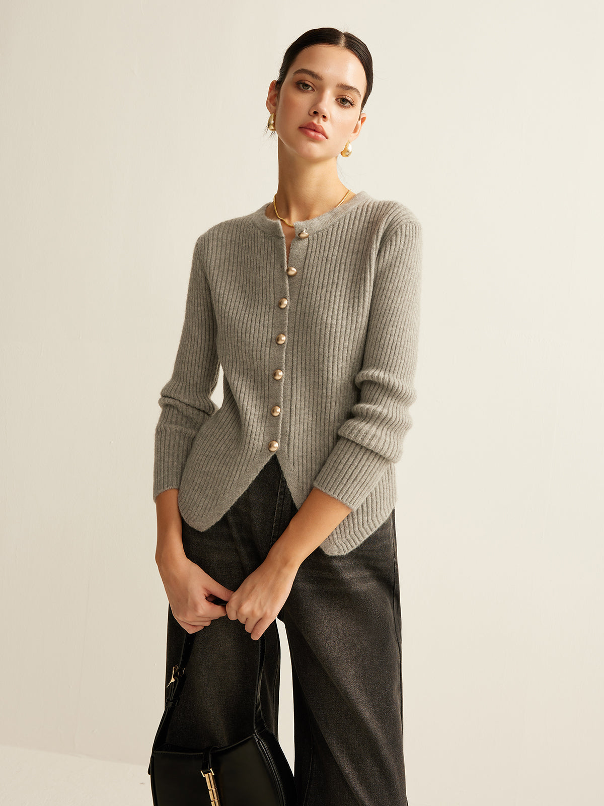 Beige dames fijngebreid vest met knopen en split - Alessia Fiora