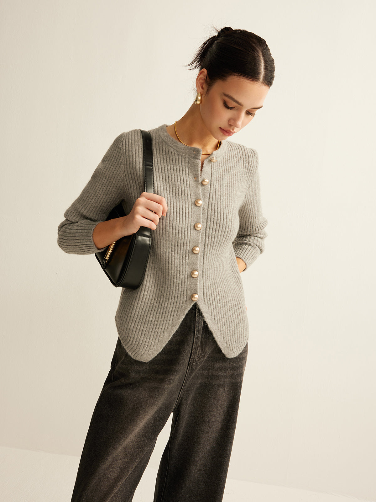 Beige dames fijngebreid vest met knopen en split - Alessia Fiora