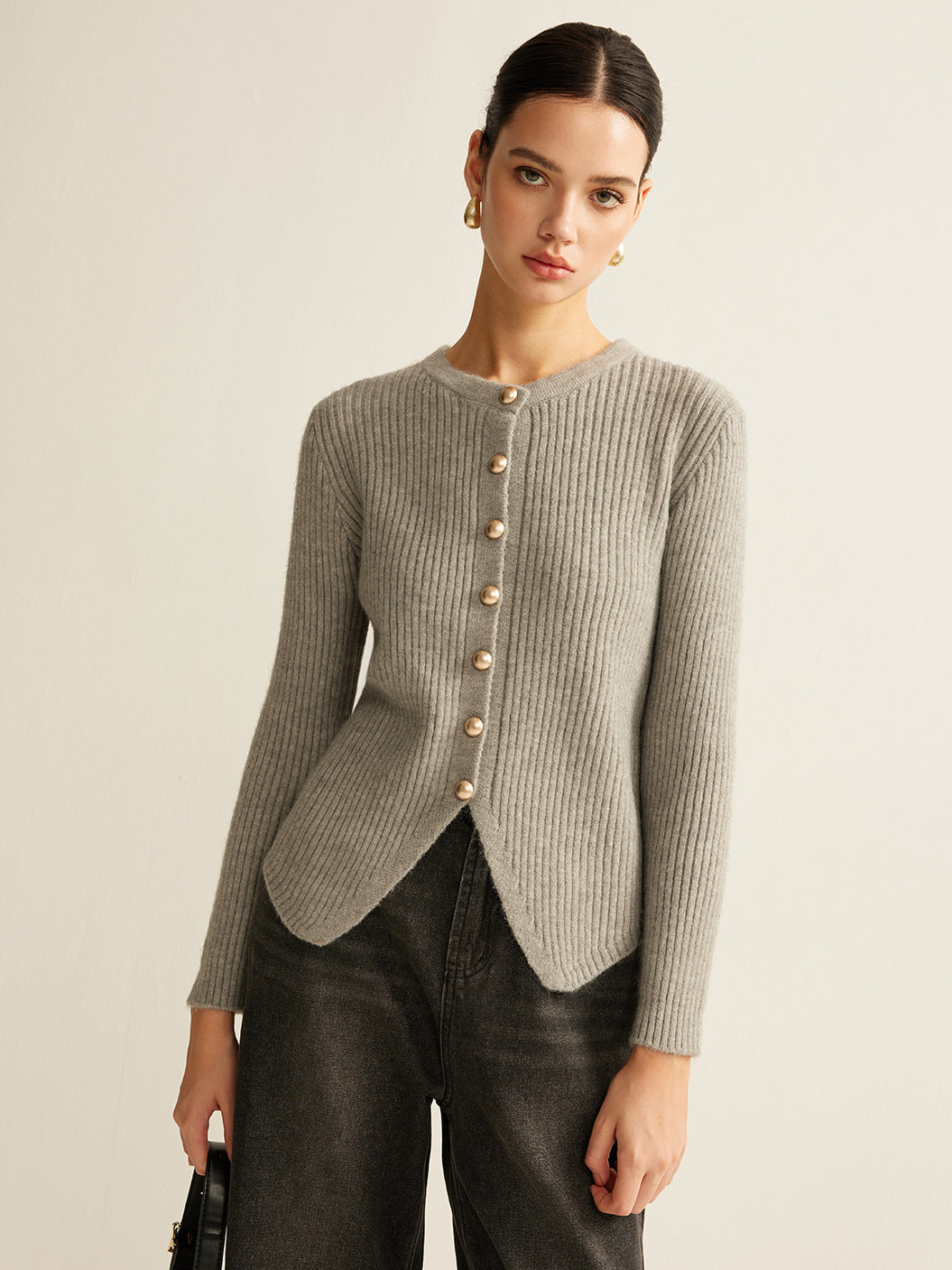 Beige dames fijngebreid vest met knopen en split - Alessia Fiora