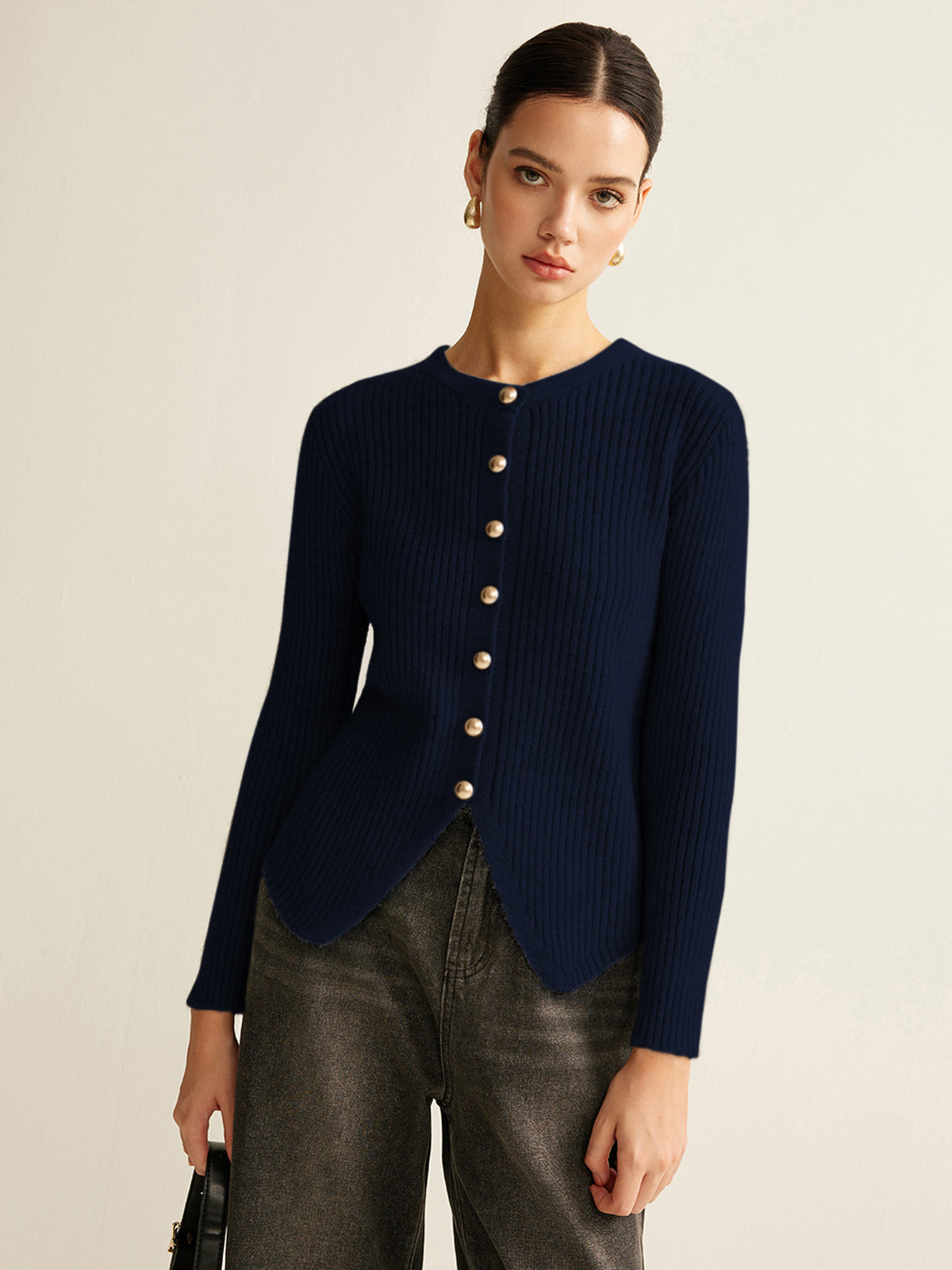 Beige dames fijngebreid vest met knopen en split - Alessia Fiora