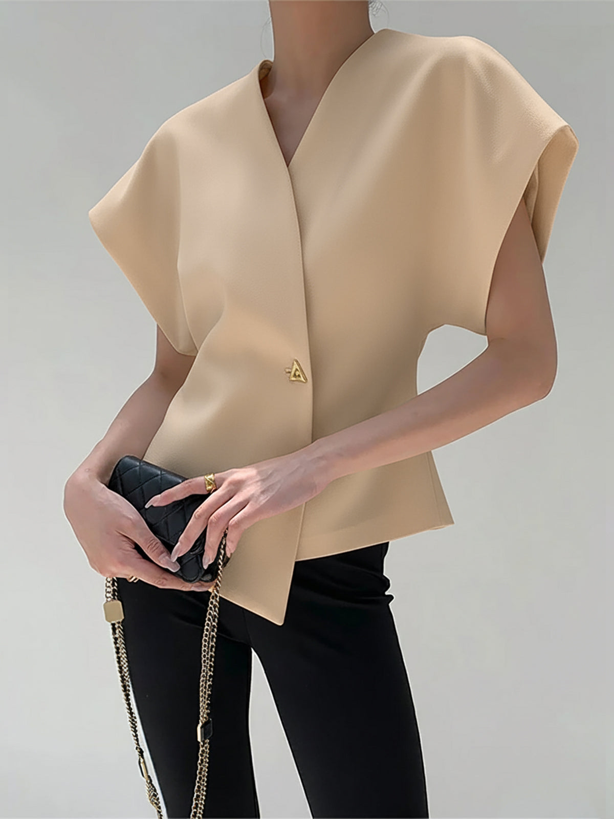 Blouse Dames | Trendy V-Hals Blouse met Knopen en Korte Mouwen - Giulia Bellamore