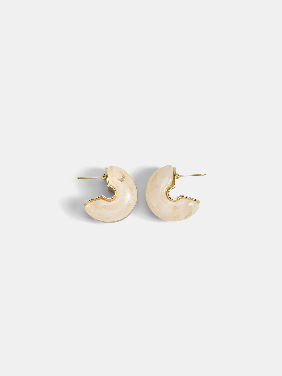 Dames C-Hoop Oorbellen Groot Gemarmerd Resin - Beige - Maelen