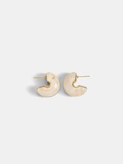 Dames C-Hoop Oorbellen Groot Gemarmerd Resin - Beige - Maelen
