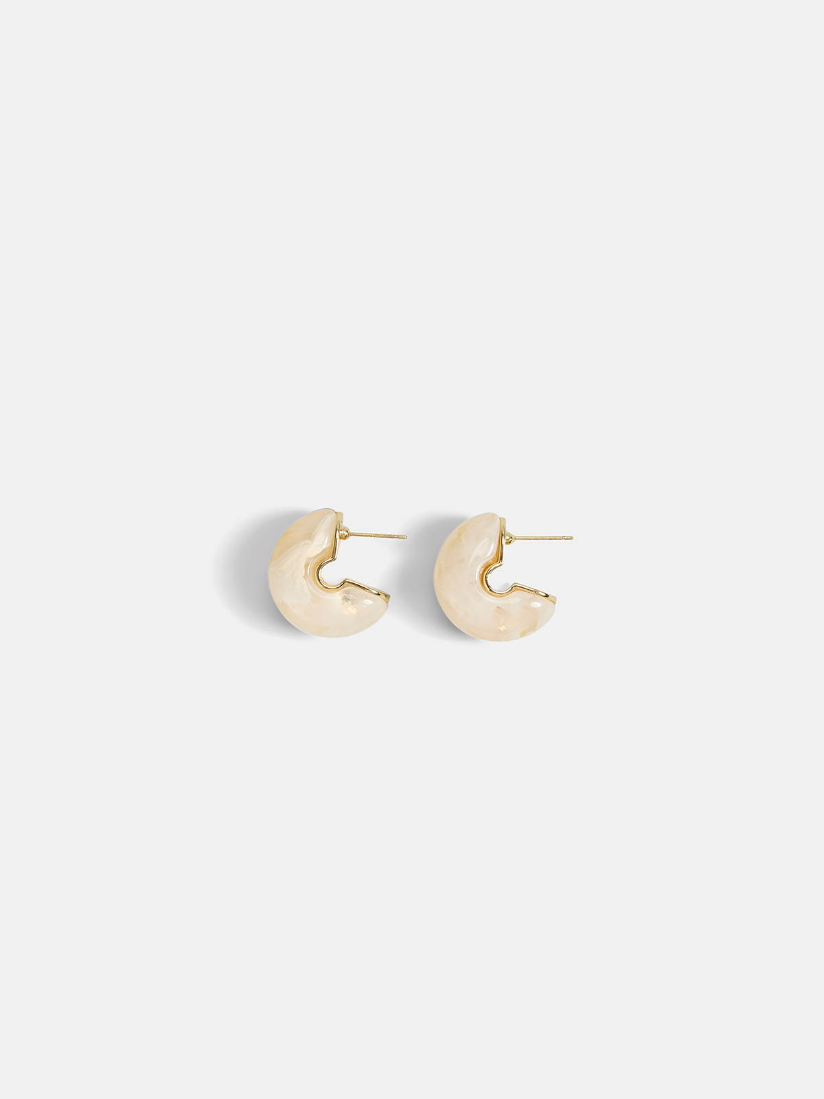 Dames C-Hoop Oorbellen Groot Gemarmerd Resin - Beige - Maelen