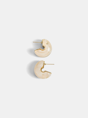 Dames C-Hoop Oorbellen Groot Gemarmerd Resin - Beige - Maelen