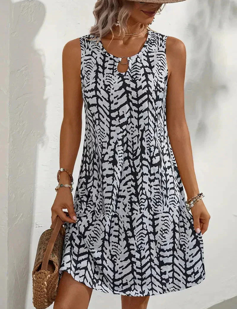 Brianna-Bedrucktes-Kleid-Armelloses-Minikleid-fur-den-Sommer-Leyna-Moda-4.webp