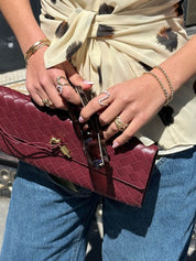 Geweven vegan leren handtas dames, luxe clutch met knoopsluiting | Bella Norvina