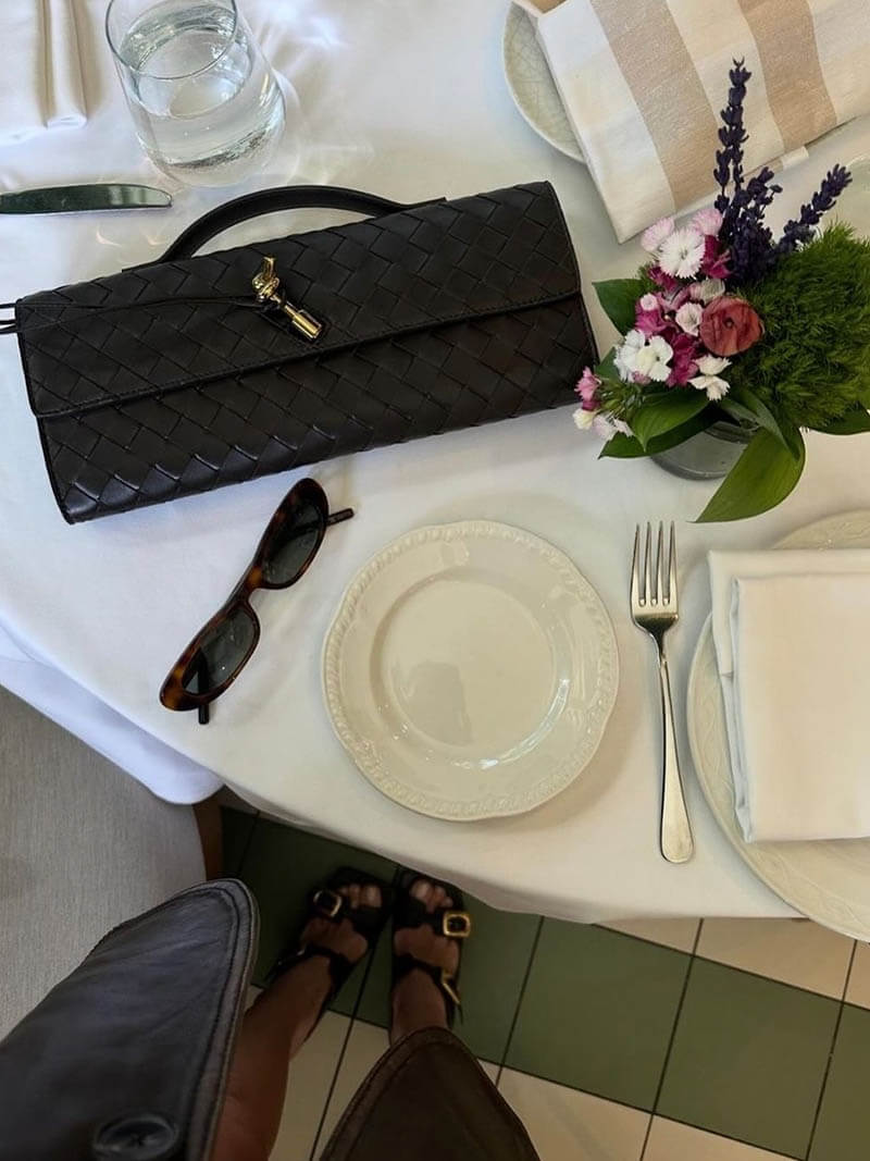 Geweven vegan leren handtas dames, luxe clutch met knoopsluiting | Bella Norvina