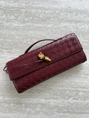 Geweven vegan leren handtas dames, luxe clutch met knoopsluiting | Bella Norvina