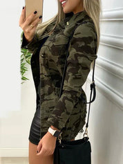 Talia Jack | Dames Camouflagejack met Knoopsluiting en Praktische Zakken