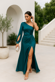 Aria Jurk | One-Shoulder Jurk met Dramatische Mouw en Drapage Accent