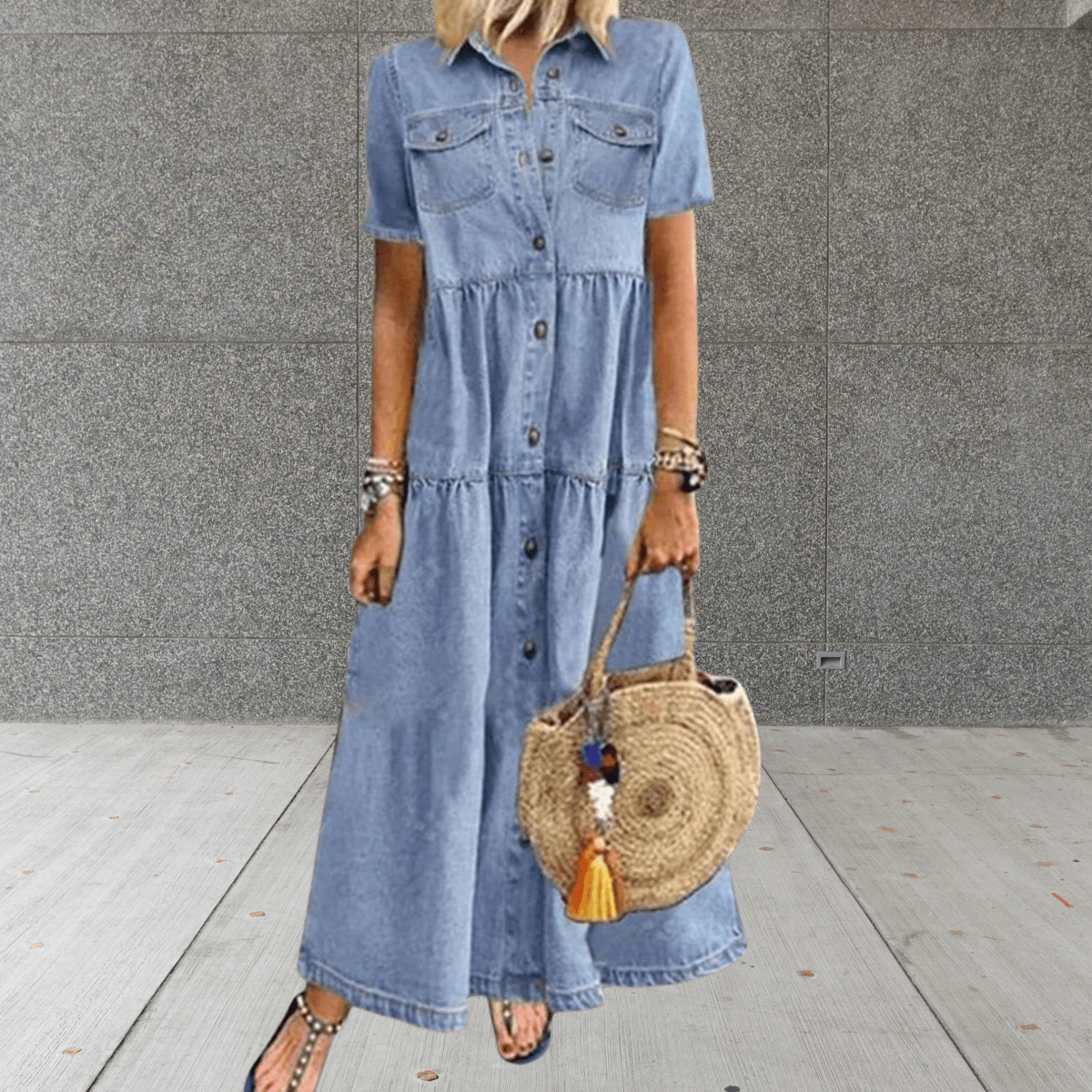 Comfortabele_jurk_met_klassieke_look_knopen_en_los_silhouet_Lichtblauw.png