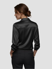 Claudia Dames satijnen blouse met V-hals – elegante glanzende blouse met soepele pasvorm