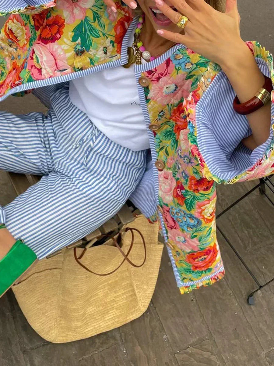 NANCE - Lichtgewicht zomerjas met bloemenprint en Uitlopende mouwen