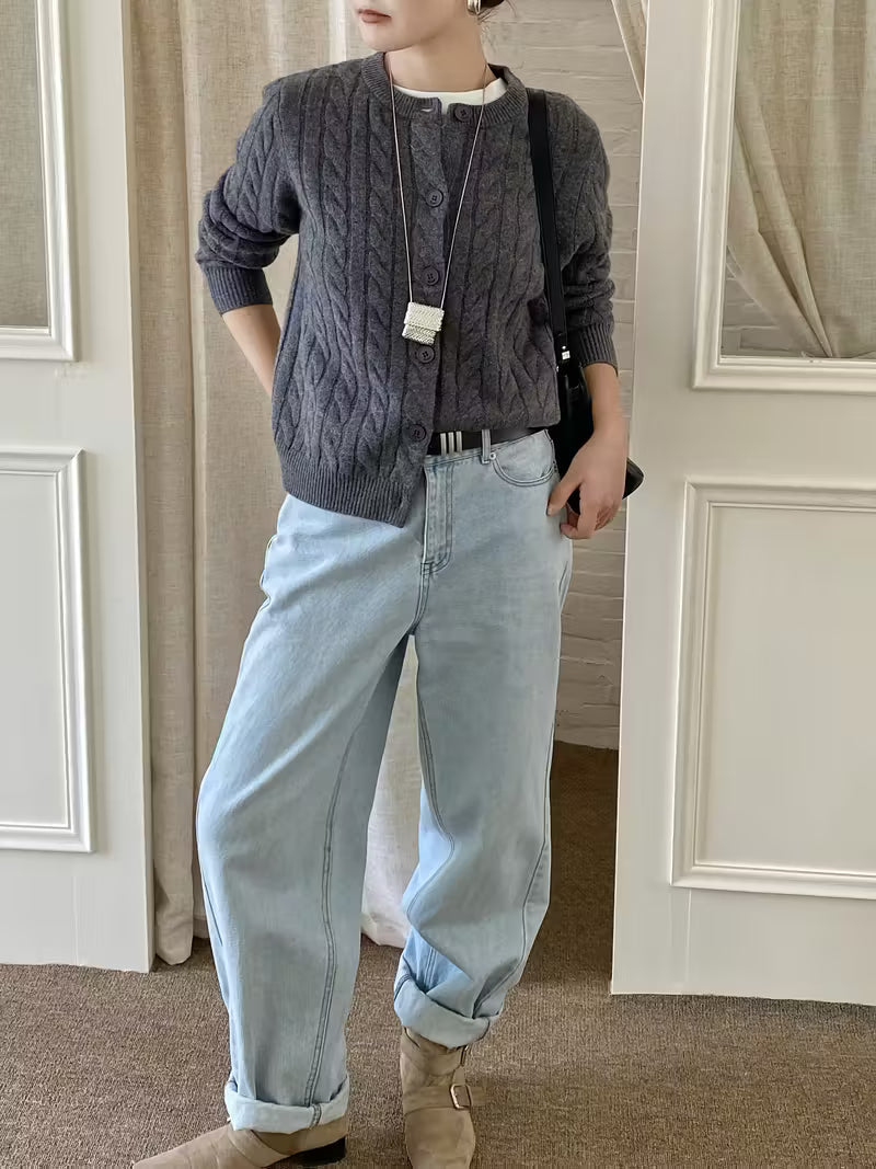 Isla Gebreid Vest | Dames vest met kabelpatroon en knoopsluiting