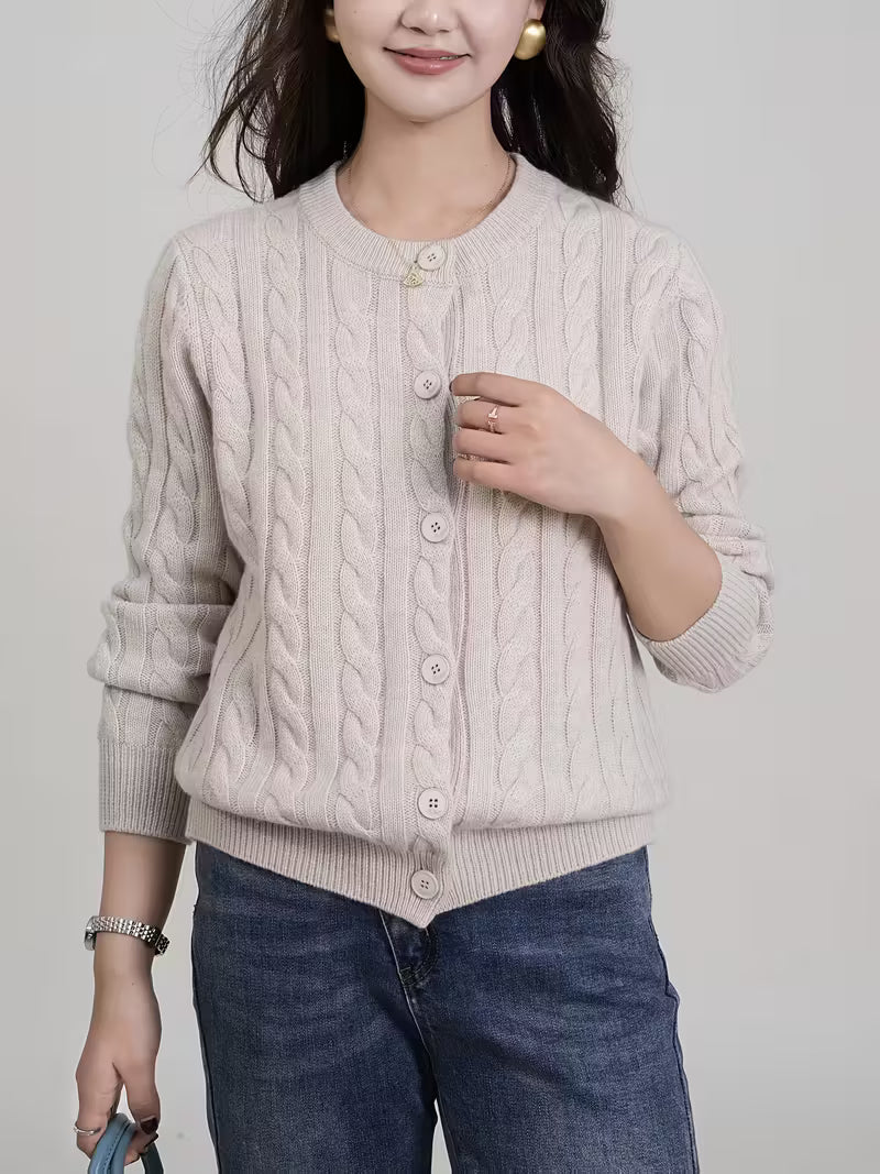 Isla Gebreid Vest | Dames vest met kabelpatroon en knoopsluiting