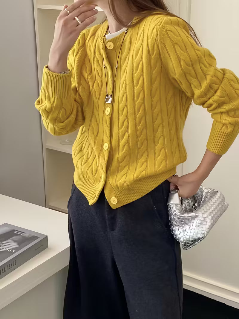 Isla Gebreid Vest | Dames vest met kabelpatroon en knoopsluiting