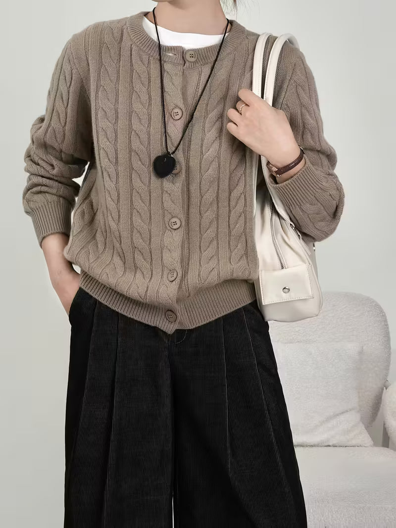 Isla Gebreid Vest | Dames vest met kabelpatroon en knoopsluiting