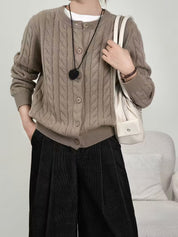 Isla Gebreid Vest | Dames vest met kabelpatroon en knoopsluiting