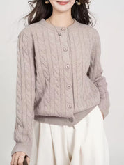 Isla Gebreid Vest | Dames vest met kabelpatroon en knoopsluiting