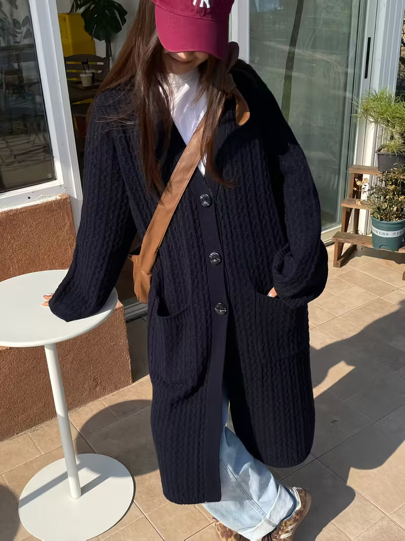 Alina Lange Cardigan | Dames lang vest met kabelpatroon, knoopsluiting en zakken