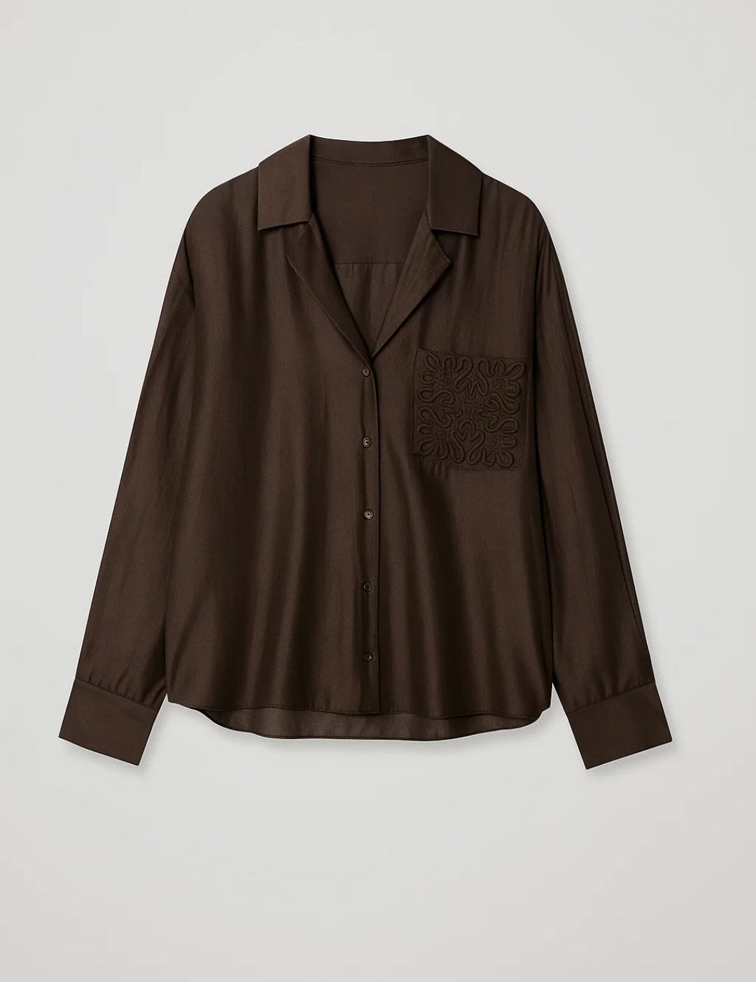 Damesblouse_Losvallend_Model_met_Knoopsluiting_Minimalistische_Elegantie2.jpg