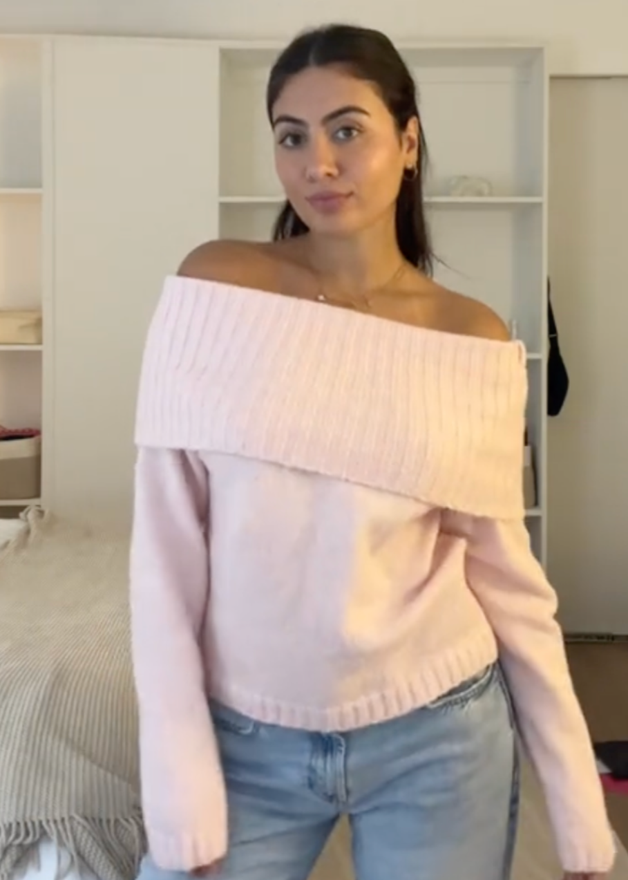 Elena Sweater | Off-Shoulder Gebreide Trui in Zachte Roze Tint met Ribstructuur