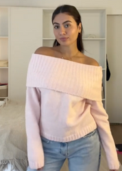 Elena Sweater | Off-Shoulder Gebreide Trui in Zachte Roze Tint met Ribstructuur