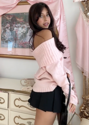 Elena Sweater | Off-Shoulder Gebreide Trui in Zachte Roze Tint met Ribstructuur