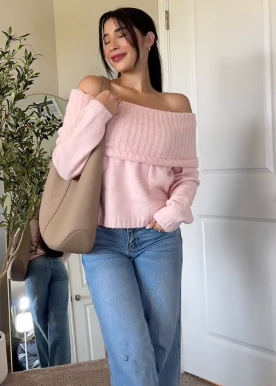 Elena Sweater | Off-Shoulder Gebreide Trui in Zachte Roze Tint met Ribstructuur